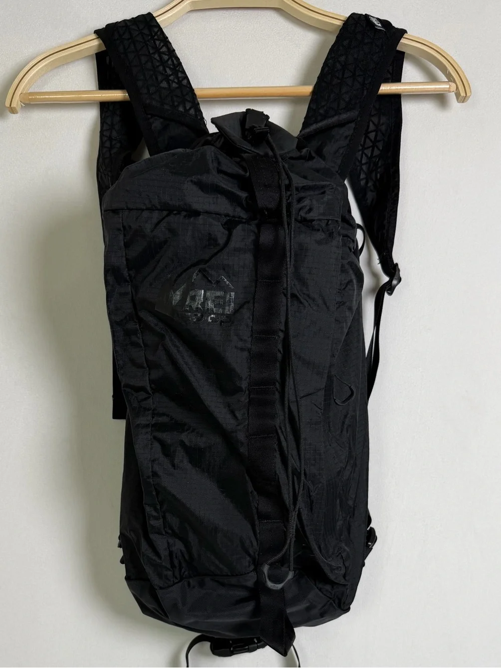 REI Co-op Flash 18 Backpack 18L Black Ultralight Hiking Daypack Packable